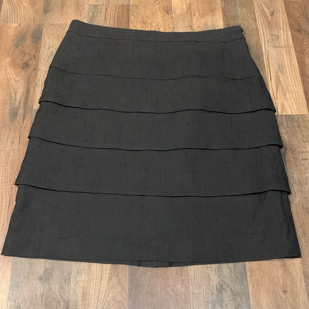 Larry Levine Stretch Multi Layered Skirt.  Size‎ 8